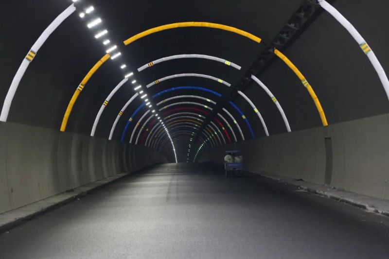 Installing reflective rings in tunnels has a higher aesthetic value and is safer!